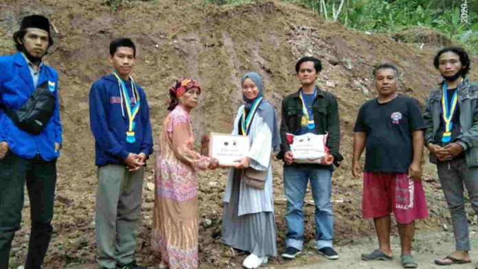 PK PMII IAID Ciamis Serahkan Bantuan untuk Korban Banjir