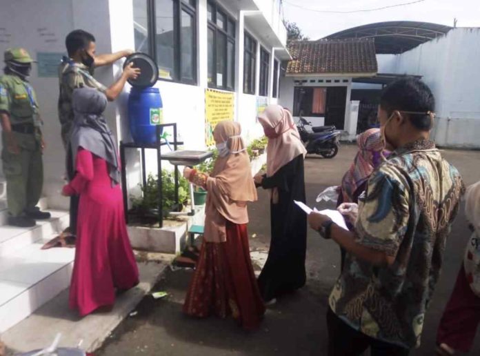 Panitia Terapkan Prokes pada Pemilihan Ketua RW di Tasikmalaya