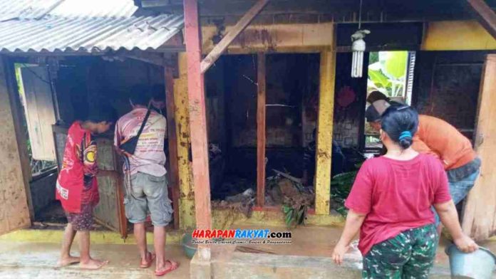 Satu rumah di Tambaksari, Kabupaten Ciamis, Jawa Barat, nyaris ludes dilahap si jago merah, Minggu (29/11/2020. Foto: Istimewa.