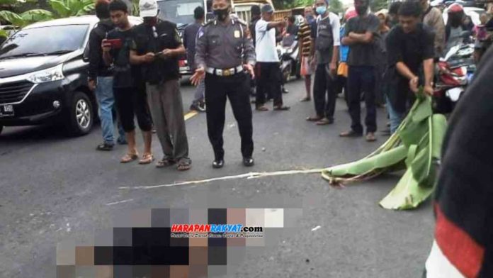 Tabrakan maut di Pangandaran, Jawa Barat, antara pengendara sepeda motor Yamaha Vixion dengan Honda Beat, mengakibatkan satu orang meninggal dunia di tempat kejadian, Senin (09/11/2020). Foto: Enceng/HR.