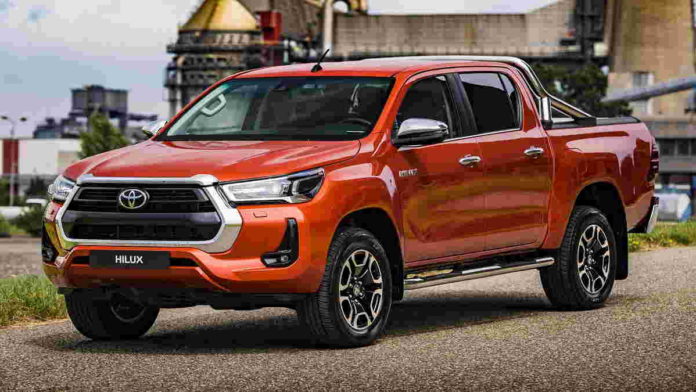 Toyota New Hilux Double Cabin Hadir dalam Tiga Varian dan Penyegaran