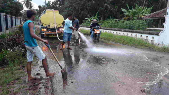 Warga Keluhkan Ceceran Tanah di Jalan Pasar Langkap Kota Banjar