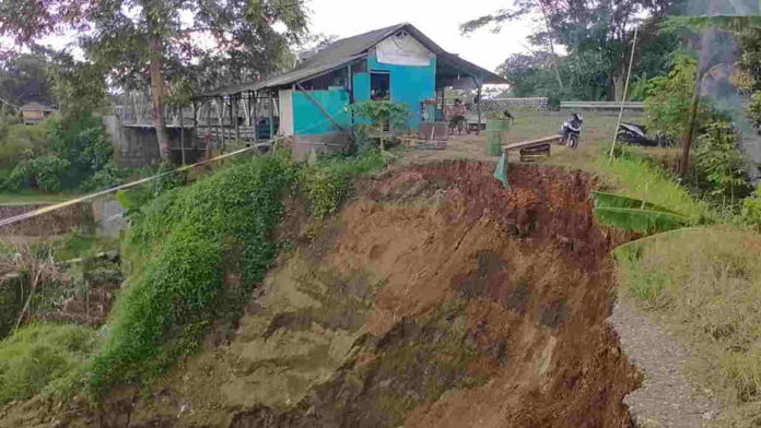 Abrasi Sungai Ciputrahaji Terus Meluas, Ancam Puluhan Rumah
