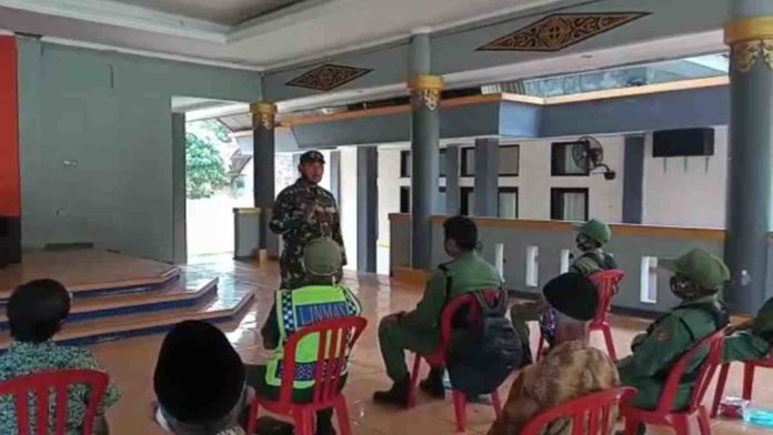 Anggota Linmas di Kawali