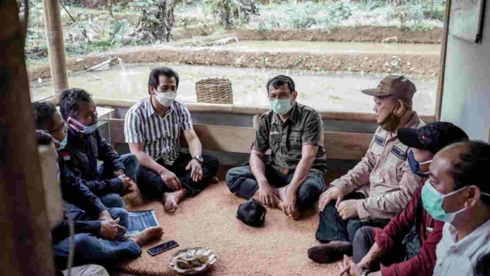 Belajar Budidaya Ikan Koi, Wabup Garut Sambangi Ciamis