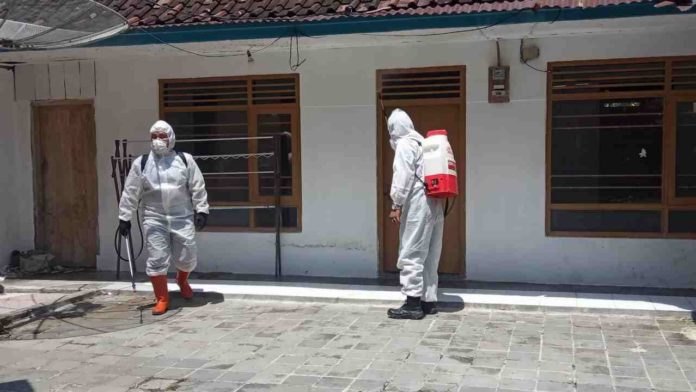 Desa Sukajadi dan Sukamukti Pamarican Disemprot Disinfektan