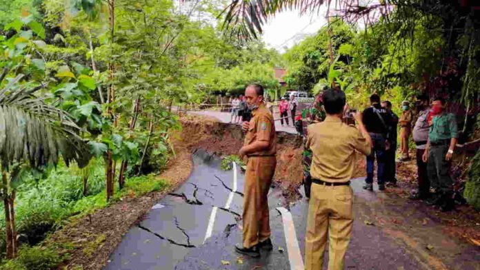 Dinas PU Ciamis Tinjau Lokasi Jalan Amblas Pamarican
