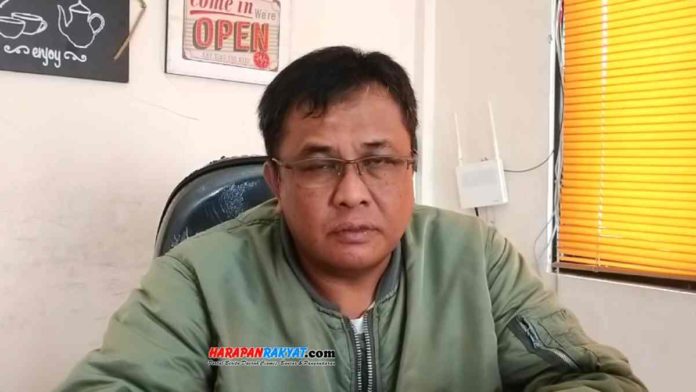 Camat Banjarsari, Dedi Mudyana; dua pejabat positif Corona, Kantor Desa dan PKM Ciulu tutup. Foto: Suherman/HR.