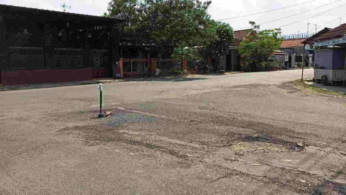 Jalan Amblas Sekitar Alun-alun Langensari Banjar Bahayakan Pengendara