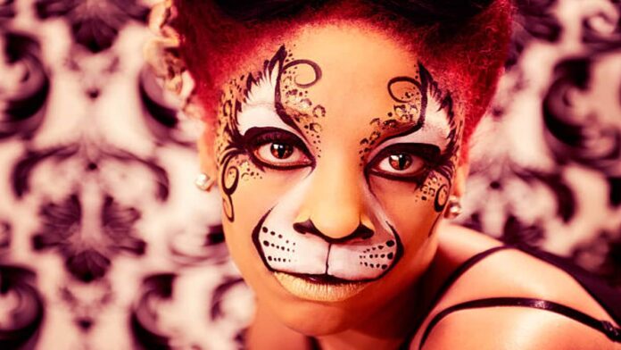 Make Up Karakter Simple