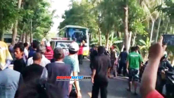 Mobil tabrak motor di Jalan Raya Ciganjeng, Kecamatan Padaherang, Kabupaten Pangandaran, Jawa Barat, menyebabkan satu orang tewas. Foto: Entang SR/HR.
