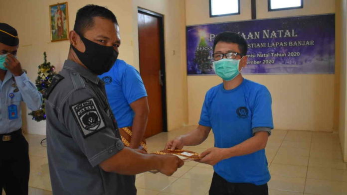Momen Hari Natal, 5 Warga Binaan Lapas Banjar Dapat Remisi