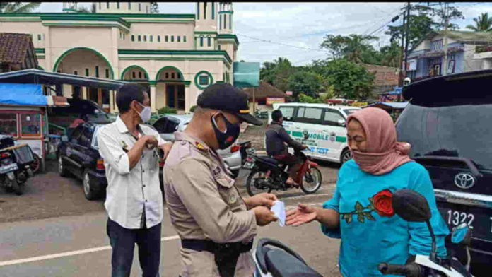 Polsek Cimaragas Ciamis Ingatkan Warga Tetap Patuhi Prokes