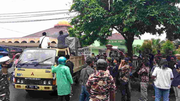 Rapat Pleno KPU Kabupaten Tasikmalaya Didemo Pendukung Iwan-Iip