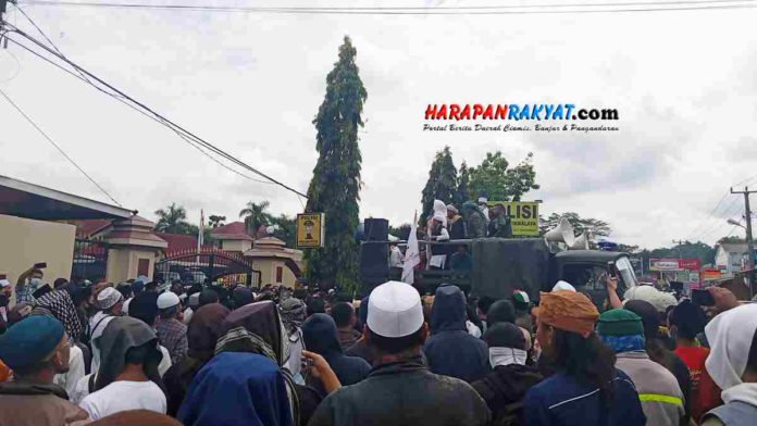 Ratusan Umat Muslim Datangi Makopolres Tasikmalaya