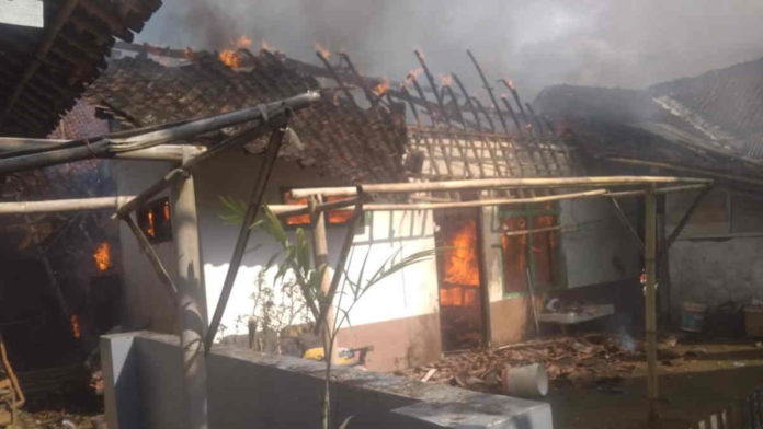 Sulut Rokok dari Api Kompor Gas, Rumah Warga Banjar Ludes Terbakar