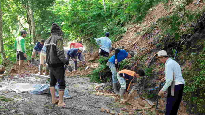 Tebing Jalan Patrajaya Panawangan Ciamis Alami Longsor