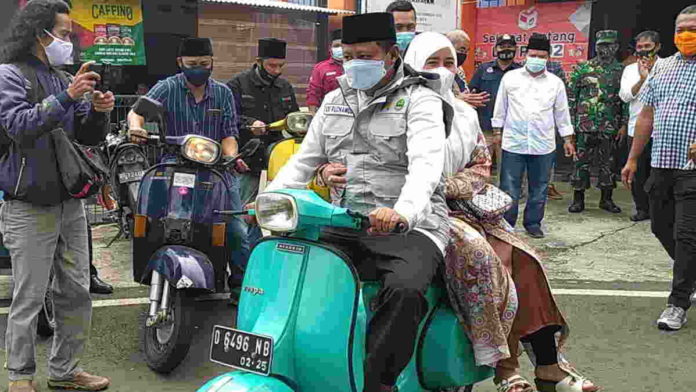 Usai Nyoblos, Wagub Uu Pantau Sejumlah TPS di Tasikmalaya Naik Vespa