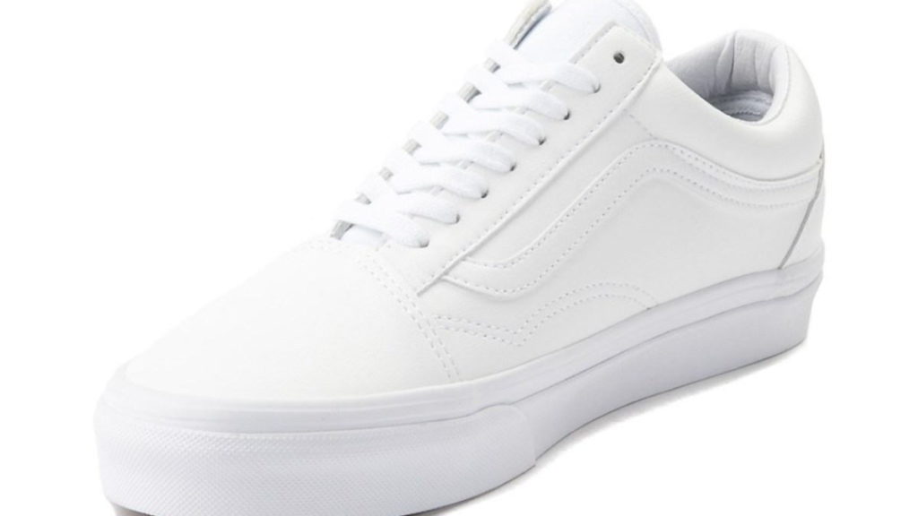 Sepatu Putih Wanita Kekinian Paling Rekomended dan Keren
