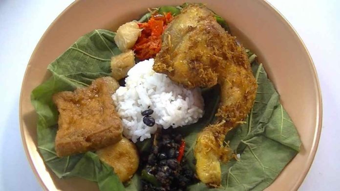 Nasi Jamblang Daun Jati