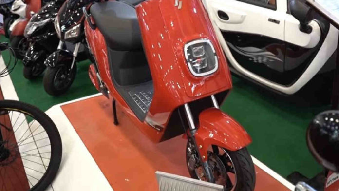 Motor Listrik Selis E-Max Hadir dengan Spesifikasi Daya Jelajah Rendah