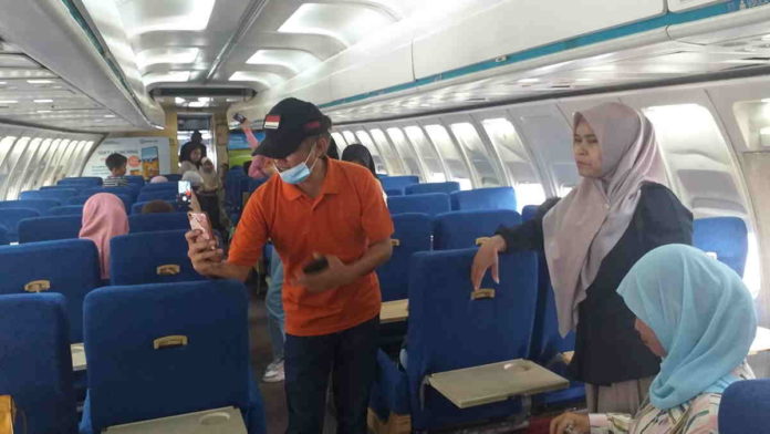 Cafe di Ciamis Ini Suguhkan Sensasi Naik Pesawat Asli