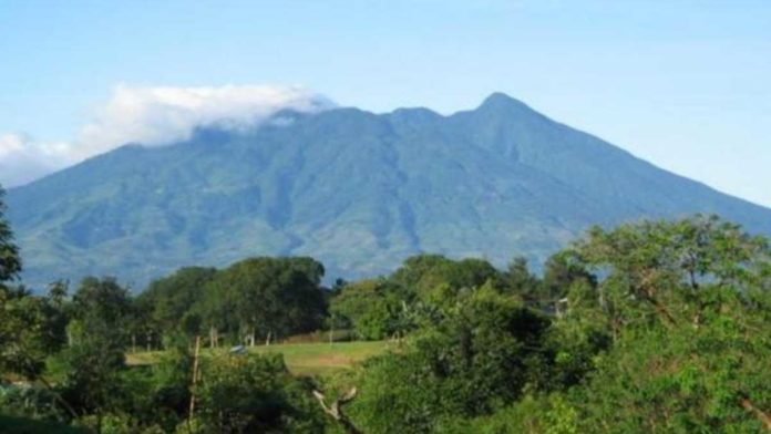 Gunung Angker di Jawa