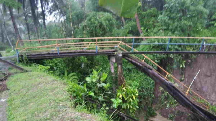 Hujan Deras, Jembatan Penghubung di Bojongmengger Ciamis Putus