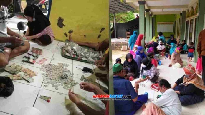 Tradisi bayar PBB, warga Kawali Ciamis gelar prosesi bobok celengan. Foto: Edji Darsono/HR.