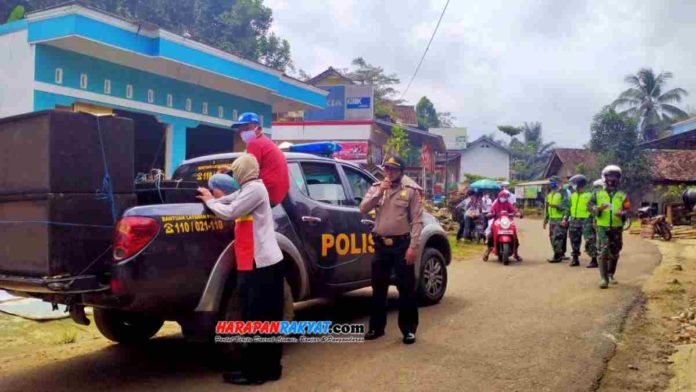 Kasus positif virus Corona di Kecamatan Langkaplancar, Kabupaten Pangandaran, terus meningkat. Tim Satgas gencar woro-woro himbauan patuhi prokes. Foto: Enceng/HR.