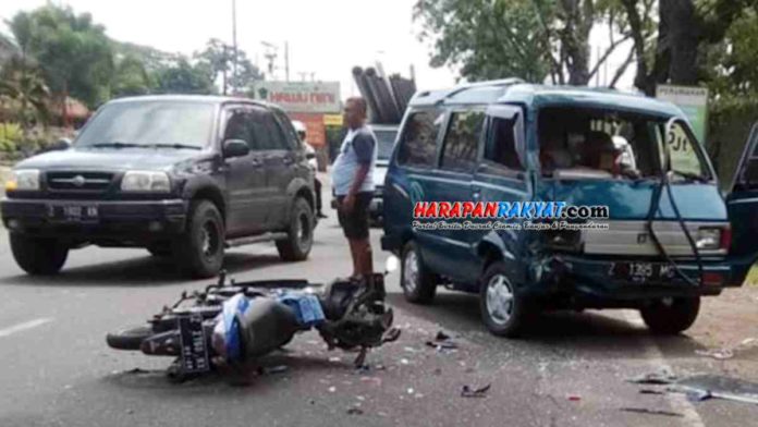 Kecelakaan Adu Banteng Mobil vs Motor di Tasikmalaya