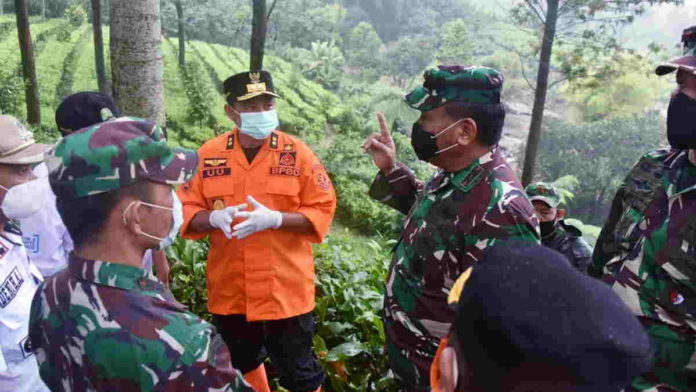 Mengungsi, Wagub Jabar Minta Korban Banjir Bandang Patuhi Prokes