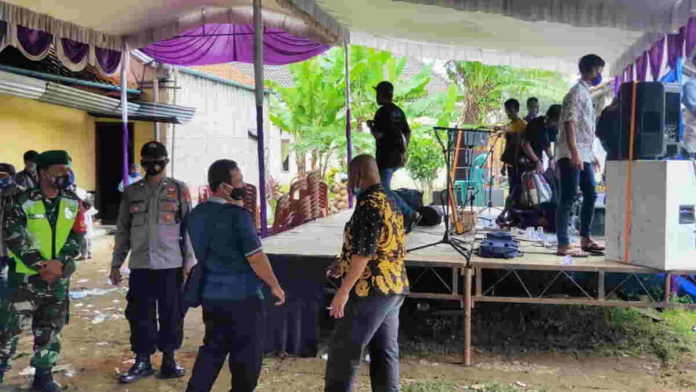 Resepsi Pernikahan di Pangandaran Dibubarkan Satgas Covid-19