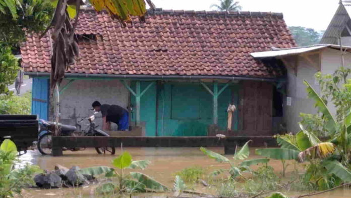 Sungai Citapen Meluap, 2 Rumah Warga Banjar Terendam Banjir