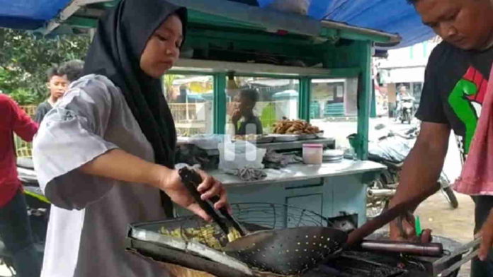 Tahu Tempe Sulit Didapat, Pedagang Gorengan di Pangandaran Mengeluh