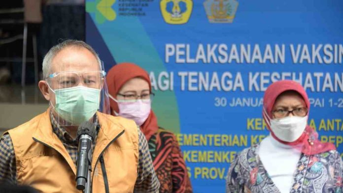 Vaksinasi Covid-19 bagi Nakes di Jabar