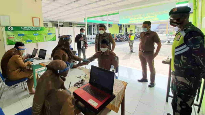 65 Nakes di Puskesmas Cipaku Ciamis Jalani Vaksinasi Covid-19