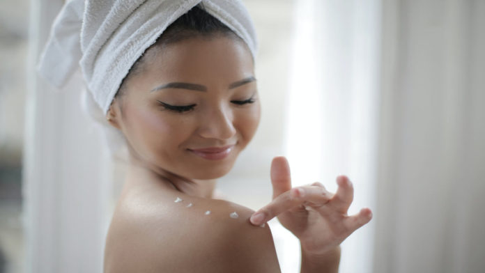 Body Lotion Untuk Kulit Kering yang Perlu Anda Ketahui Cara Memilihnya