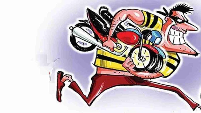 Motor Raib di Emper Sekolah