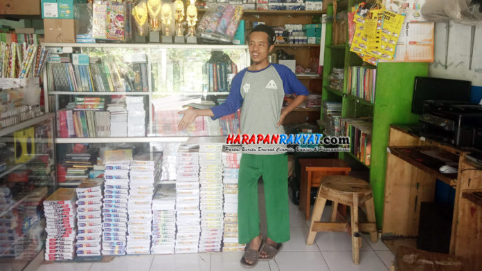 Omset Toko ATK di Kawali Ciamis Turun Drastis Gegara Sekolah Online