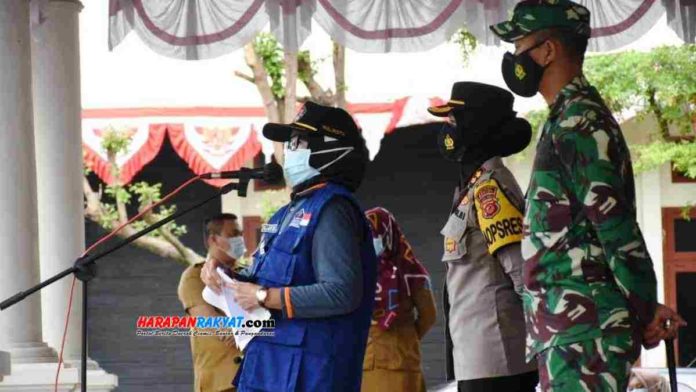 Walikota Banjar, Hj. Ade Uu Sukaesih, bersama jajaran Forkopimda, usai apel persiapan PPKM skala mikro di halaman Pendopo Kota Banjar, Selasa (09/02/2021). Foto: Muhlisin/HR.