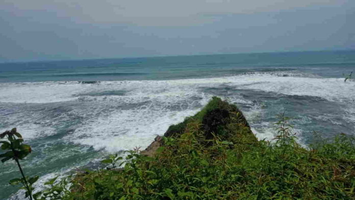 Pantai Karang Nini Pangandaran, Wisata Eksostis dengan Cerita yang Melegenda