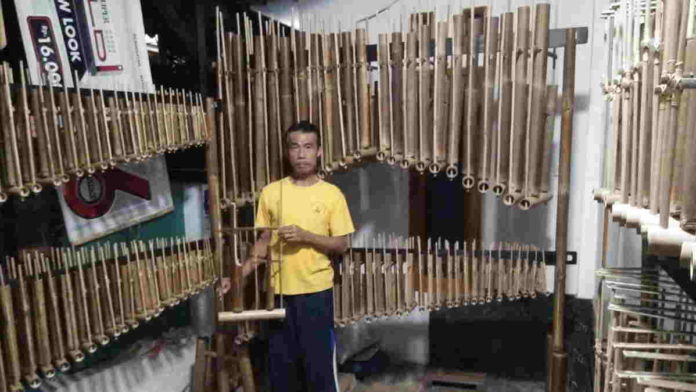 Pengrajin Angklung di Kota Banjar Tetap Bertahan di Tengah Pandemi