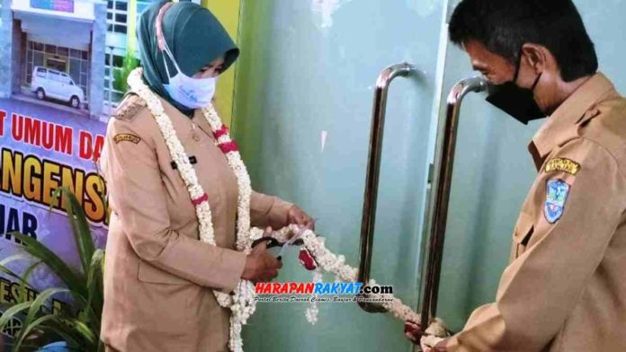 Walikota Banjar, Hj. Ade Uu Sukaesih, didampingi Wakil Walikota Banjar, H. Nana Suryana, mewakili Gubernur Jawa Barat, Ridwan Kamil, meresmikan RSUD Asih Husada Langensari, Kota Banjar, Selasa (23/02/2021). Foto: Muhlisin/HR.