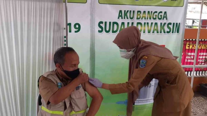 Vaksinasi Nakes di Kota Banjar