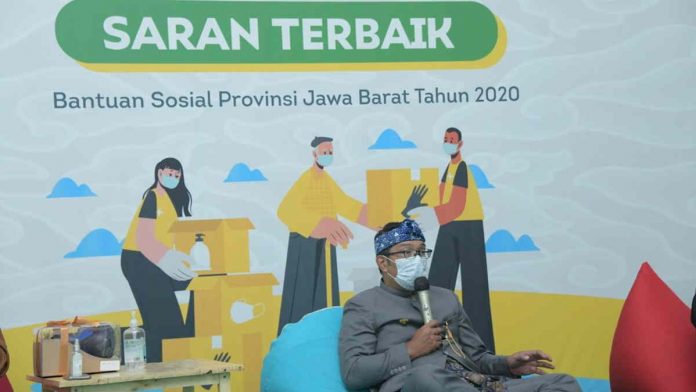 Gubernur Jabar Terharu Warganya Berikan Bansos ke Tetangga