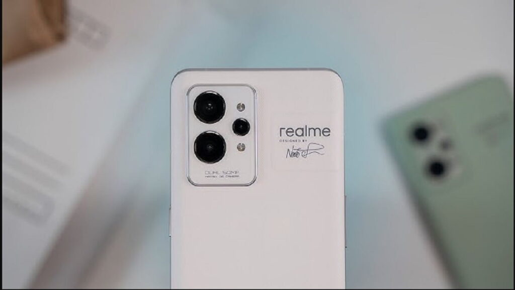 HP Realme dengan NavIC