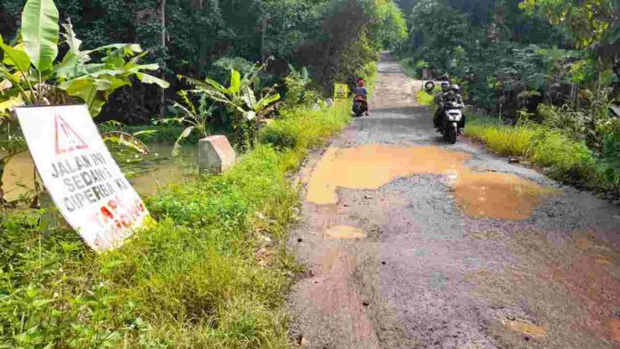 Jalan Rusak di Timbang Windu