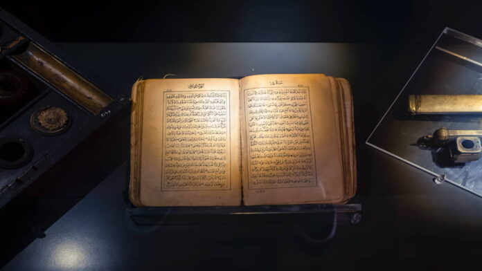 Nabi yang Menerima Suhuf