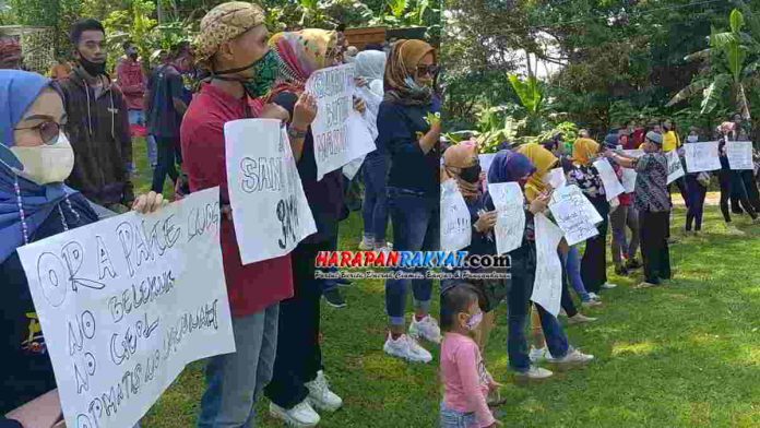 Pelaku Musik Dangdut Demo ke Kantor Kecamatan Sukadana Ciamis